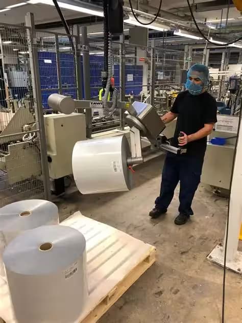Viperhoist elevador eléctrico de precisión industrial instalado en línea de producción